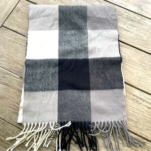 Cashmere Plaid Fringe Scarf in Black and Gray